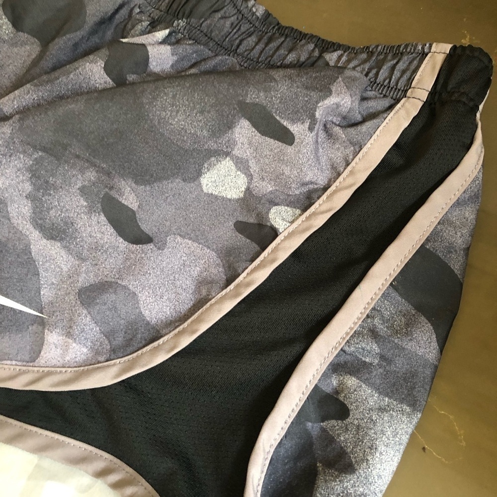 Nike Women's Tempo Dri-FIT Running Shorts, Wolf Grey size Small - Picture 8 of 12